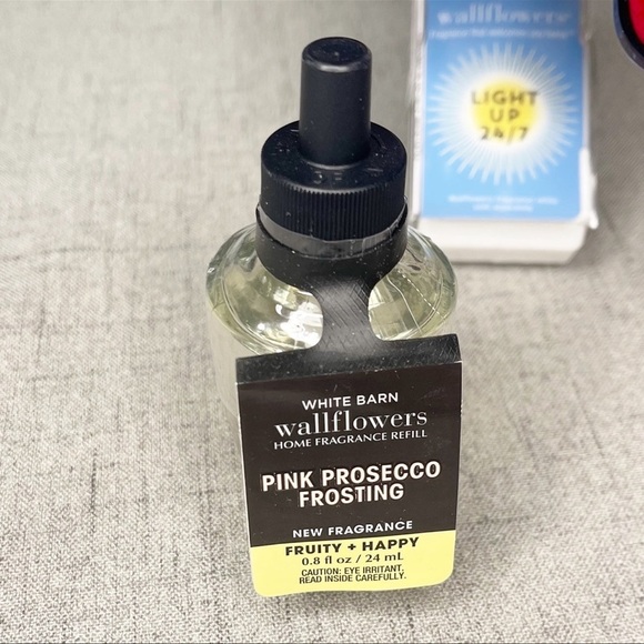 Bath & Body Works Snowman Light Up Wallflower Plug In Nightlight & 2 Refills NWT - Picture 5 of 8